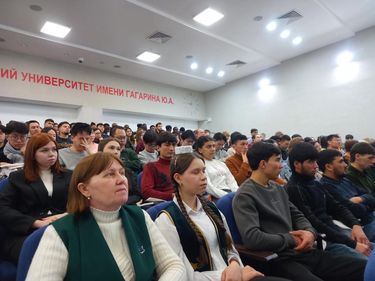 Участие в работе Молодёжного межнационального форума, приуроченного к Международному дню родного языка Фото 2